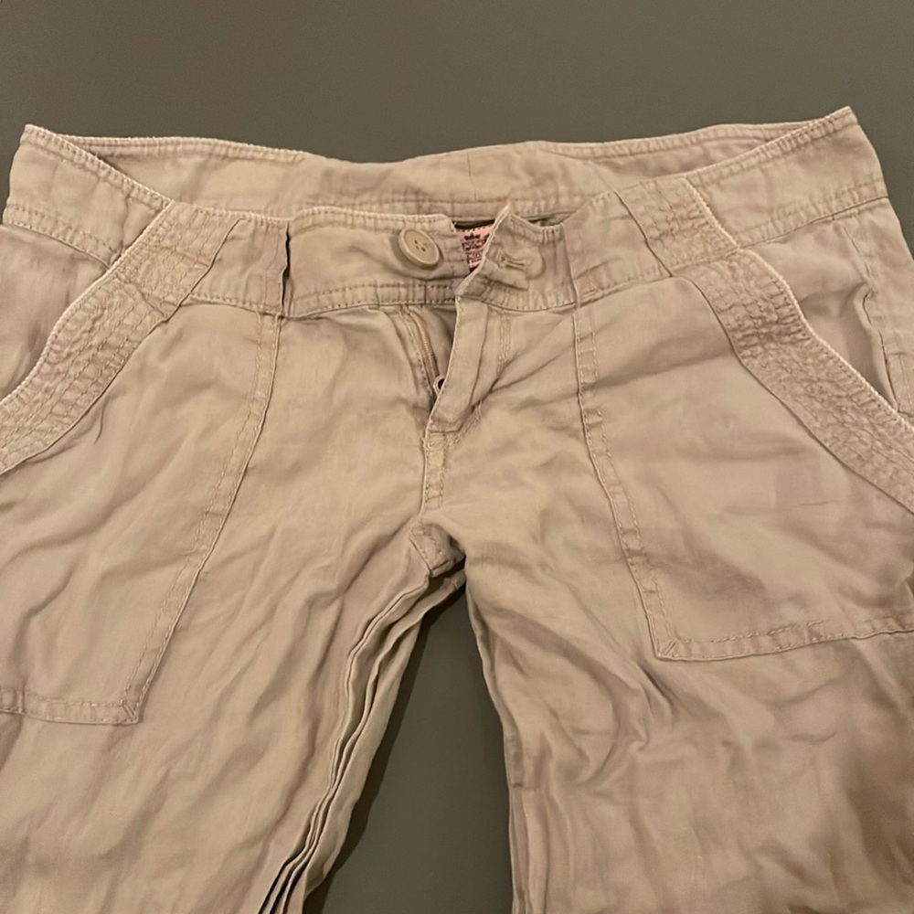 Low waisted Juicy Couture Cargo Pants/capris💛